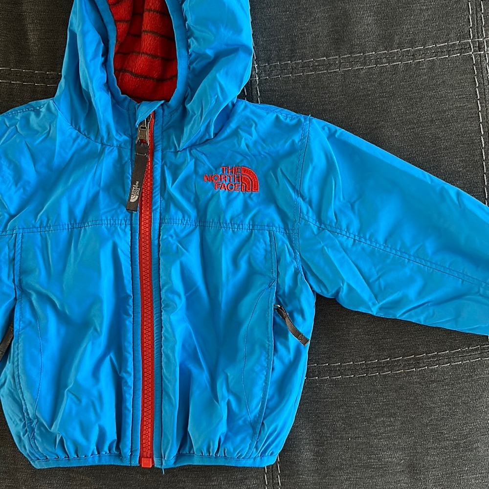 3-6M reversible The North Face coat